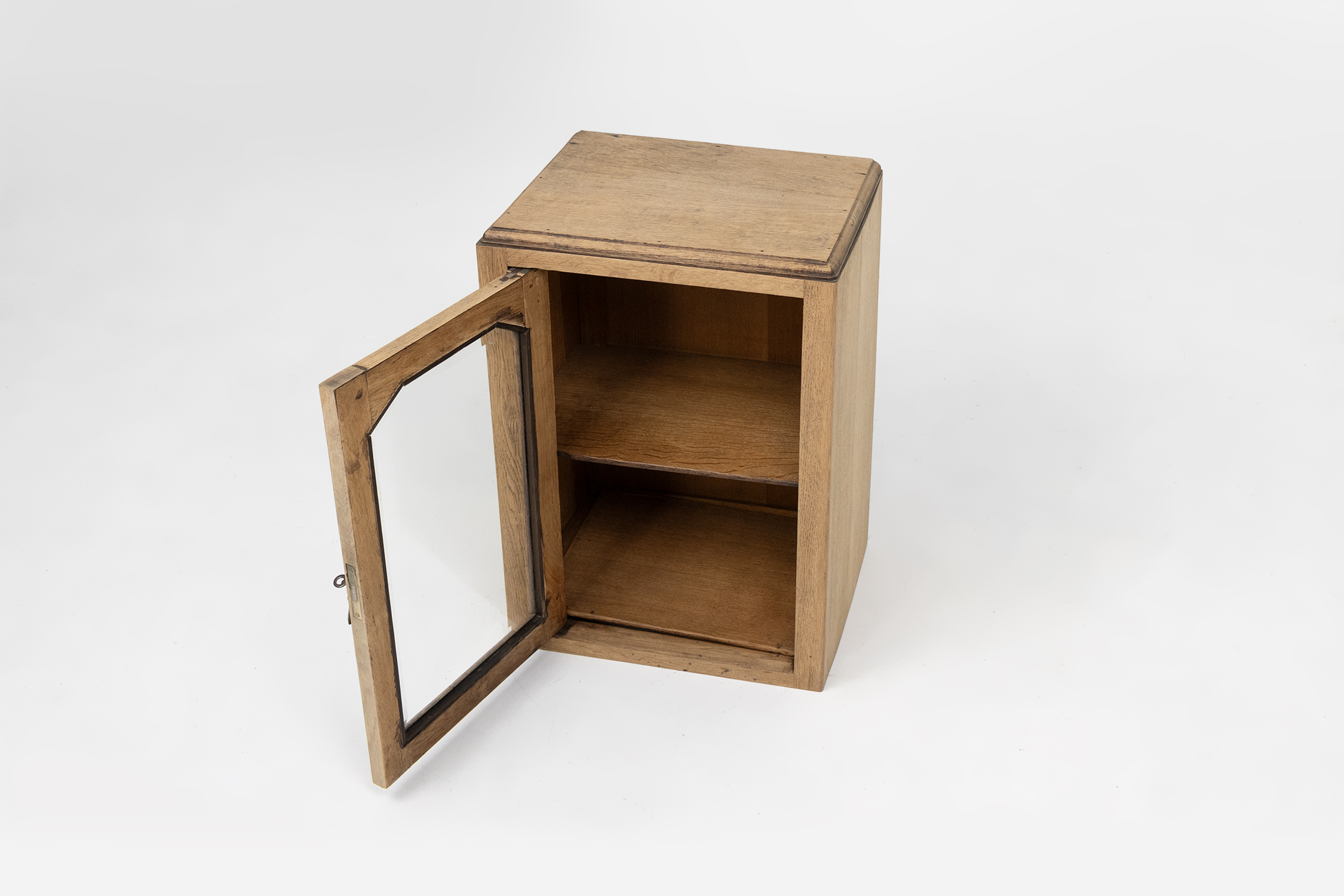 Mid-century table display cabinet, France ca. 1900thumbnail